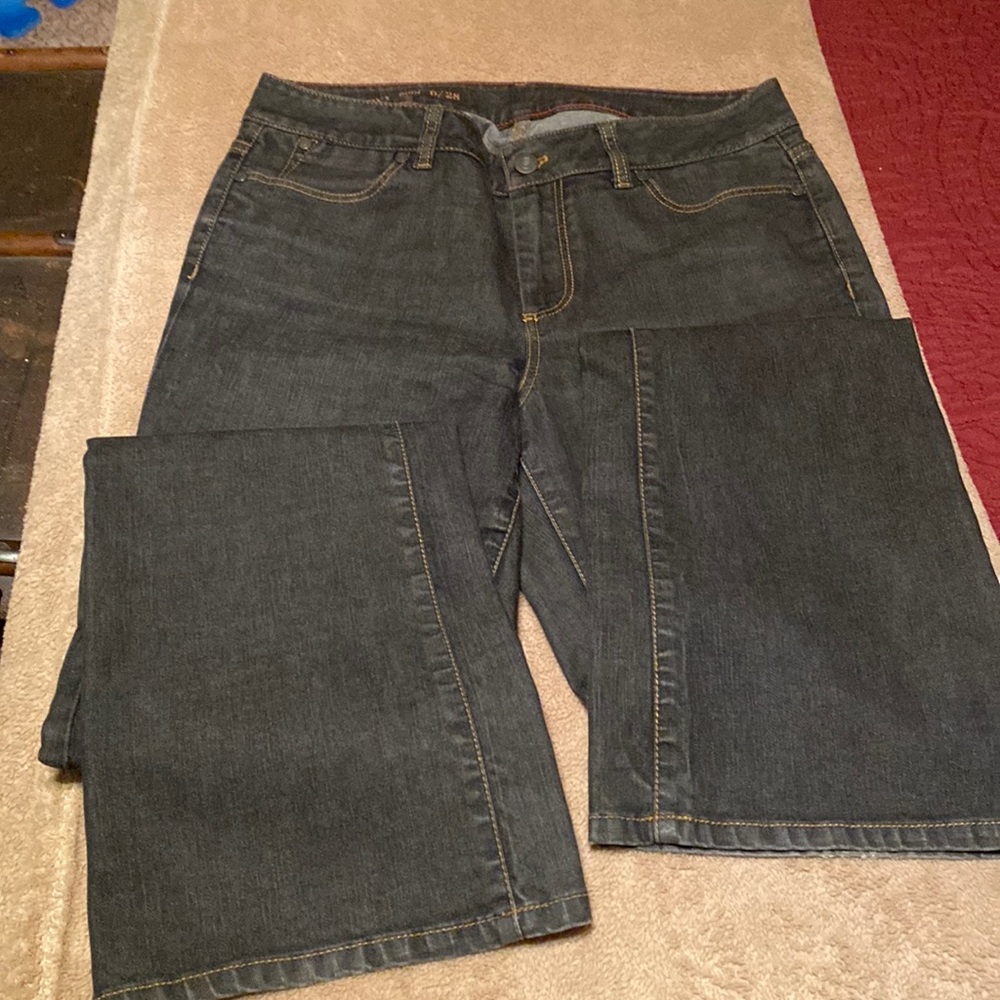 Talbots black wash jeans with a little more room in the behind! Size 6